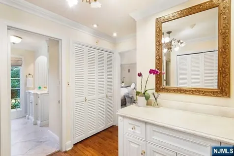 2 Canoe Lane Roseland NJ 07068
