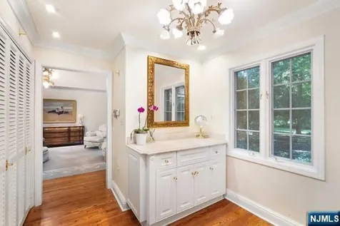 2 Canoe Lane Roseland NJ 07068