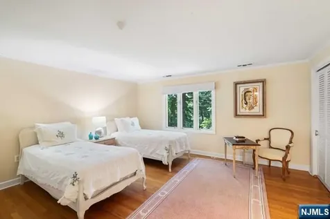 2 Canoe Lane Roseland NJ 07068