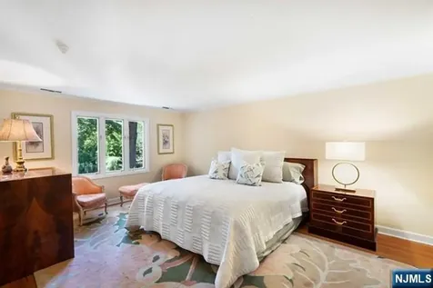 2 Canoe Lane Roseland NJ 07068