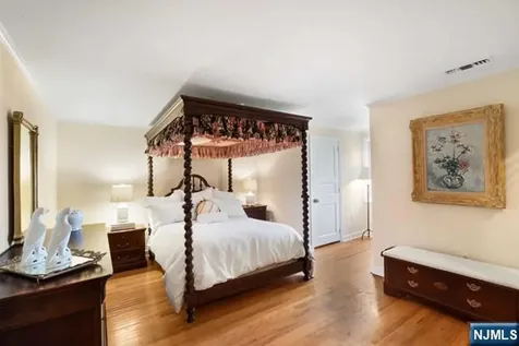 2 Canoe Lane Roseland NJ 07068