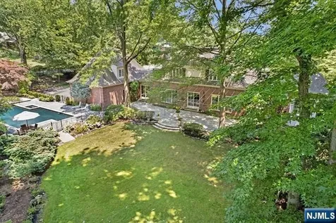 2 Canoe Lane Roseland NJ 07068