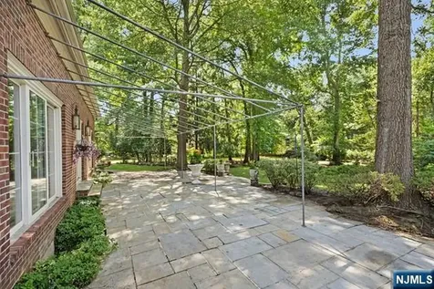 2 Canoe Lane Roseland NJ 07068