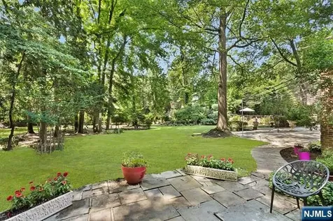 2 Canoe Lane Roseland NJ 07068
