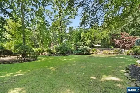2 Canoe Lane Roseland NJ 07068
