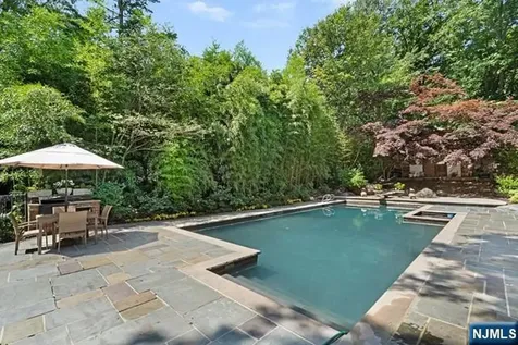 2 Canoe Lane Roseland NJ 07068