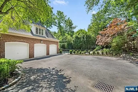 2 Canoe Lane Roseland NJ 07068