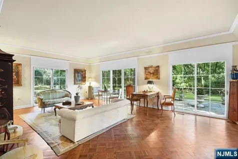 2 Canoe Lane Roseland NJ 07068