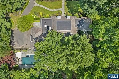 2 Canoe Lane Roseland NJ 07068