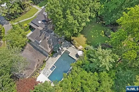 2 Canoe Lane Roseland NJ 07068