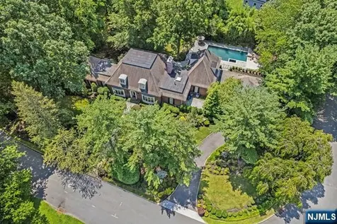 2 Canoe Lane Roseland NJ 07068