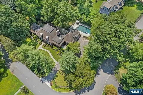 2 Canoe Lane Roseland NJ 07068