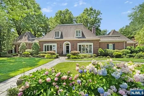 2 Canoe Lane Roseland NJ 07068