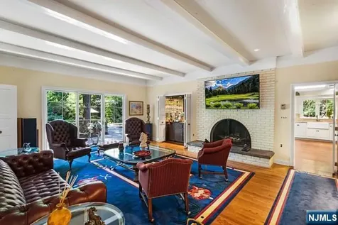 2 Canoe Lane Roseland NJ 07068