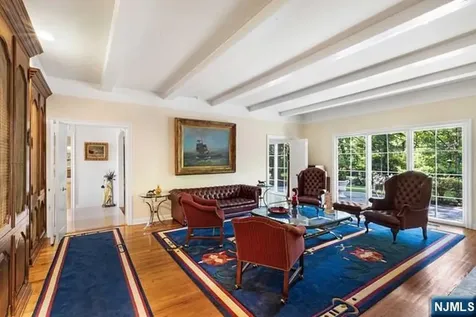 2 Canoe Lane Roseland NJ 07068