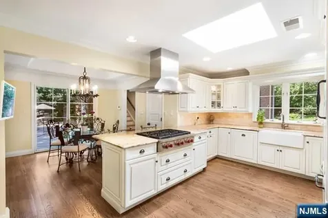 2 Canoe Lane Roseland NJ 07068