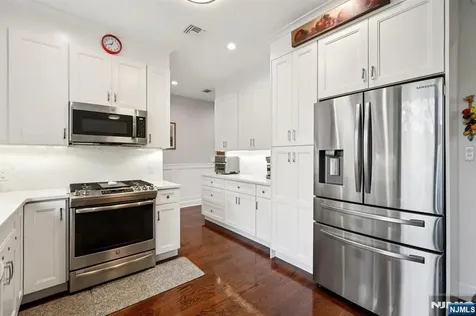 555 Edgewater Avenue Ridgefield NJ 07657