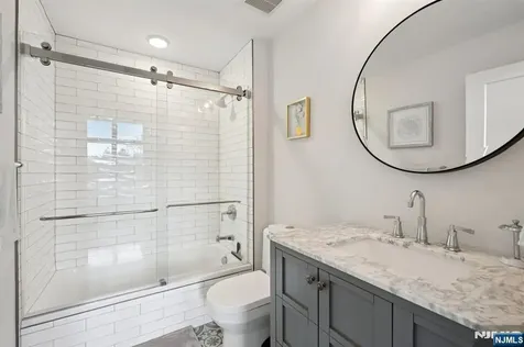 555 Edgewater Avenue Ridgefield NJ 07657