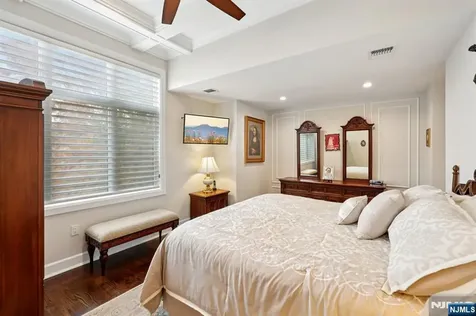 555 Edgewater Avenue Ridgefield NJ 07657
