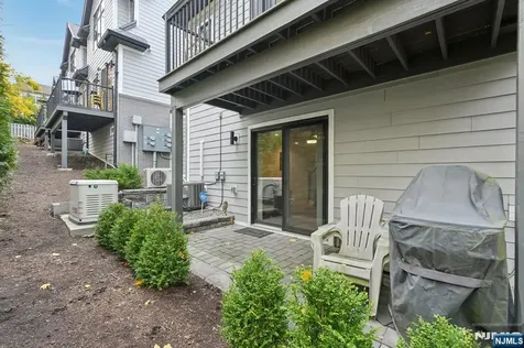 555 Edgewater Avenue Ridgefield NJ 07657