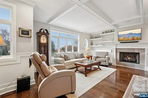555 Edgewater Avenue Ridgefield NJ 07657