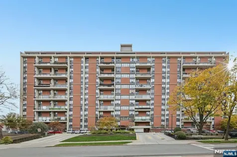 4 Horizon Road Fort Lee NJ 07024