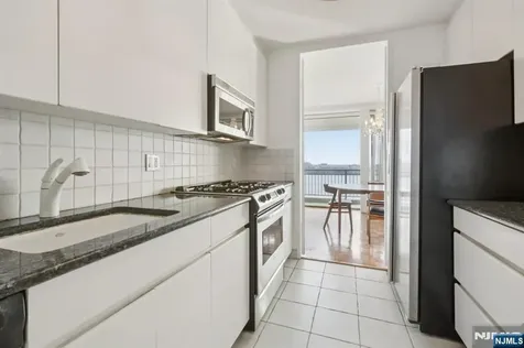 4 Horizon Road Fort Lee NJ 07024