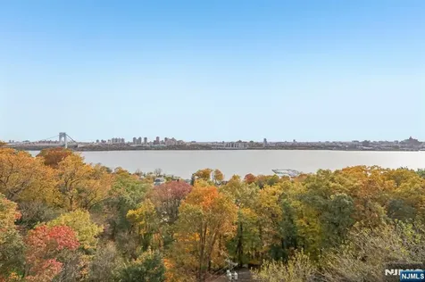 4 Horizon Road Fort Lee NJ 07024
