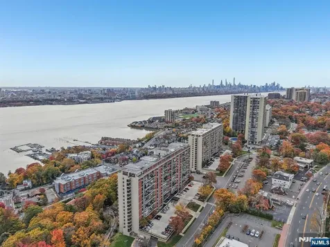 4 Horizon Road Fort Lee NJ 07024