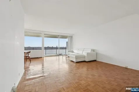 4 Horizon Road Fort Lee NJ 07024