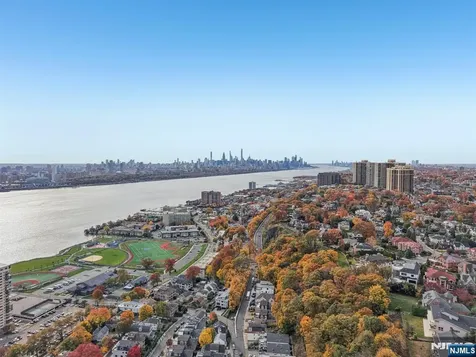 4 Horizon Road Fort Lee NJ 07024