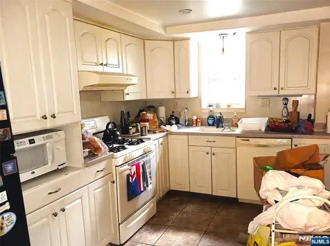 152 Washington Place Teaneck NJ 07666