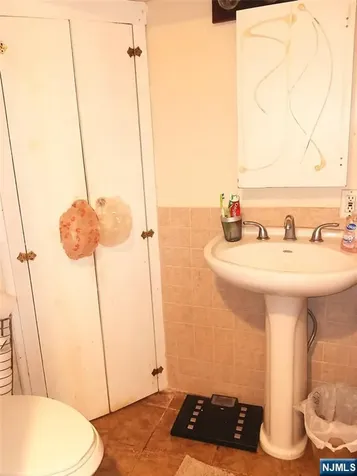 152 Washington Place Teaneck NJ 07666