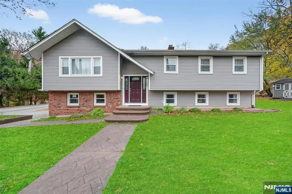182 Yawpo Avenue Oakland NJ 07436