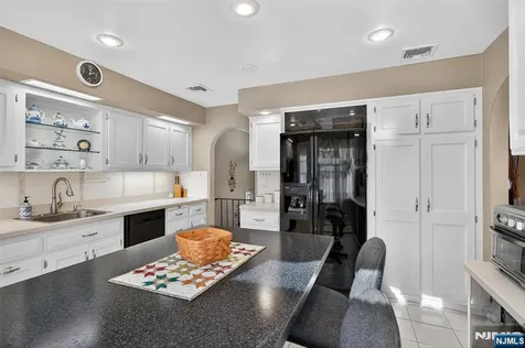 182 Yawpo Avenue Oakland NJ 07436