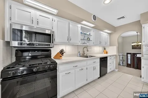 182 Yawpo Avenue Oakland NJ 07436
