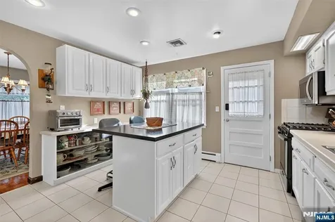 182 Yawpo Avenue Oakland NJ 07436