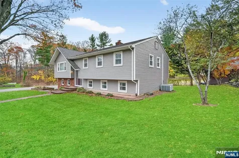 182 Yawpo Avenue Oakland NJ 07436