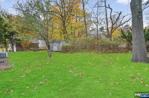 182 Yawpo Avenue Oakland NJ 07436