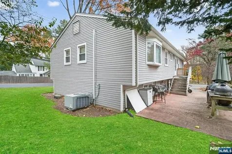 182 Yawpo Avenue Oakland NJ 07436