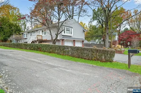 182 Yawpo Avenue Oakland NJ 07436