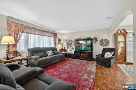 182 Yawpo Avenue Oakland NJ 07436