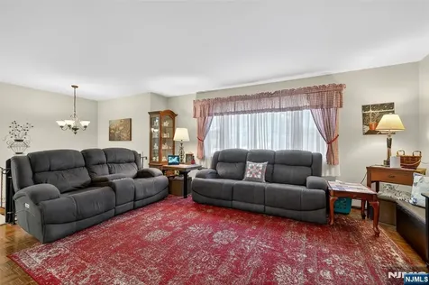 182 Yawpo Avenue Oakland NJ 07436