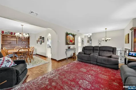 182 Yawpo Avenue Oakland NJ 07436