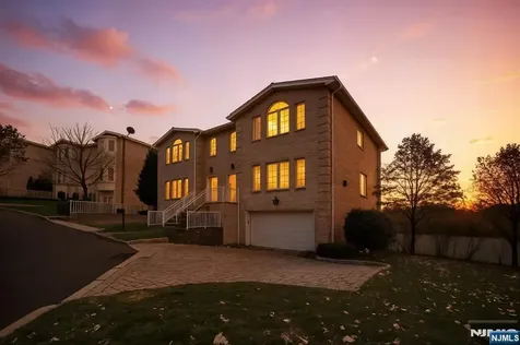 2 Kathleen Court Ridgefield NJ 07657