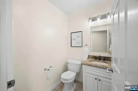 2 Kathleen Court Ridgefield NJ 07657