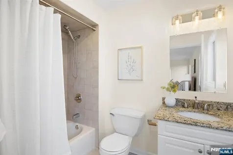 2 Kathleen Court Ridgefield NJ 07657