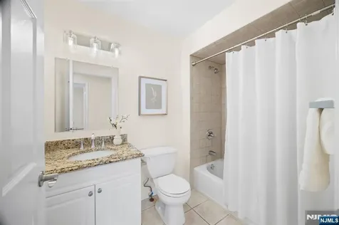 2 Kathleen Court Ridgefield NJ 07657
