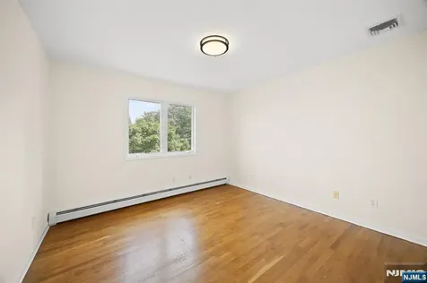 2 Kathleen Court Ridgefield NJ 07657