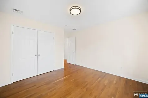 2 Kathleen Court Ridgefield NJ 07657